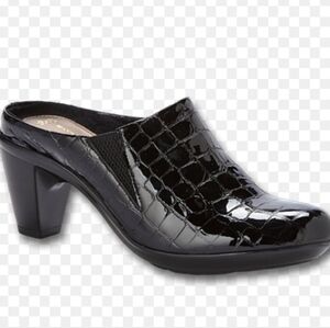 1803 Corunna Patent Leather Snake Skin Design Mules Size 37